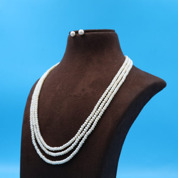 Alternative view of Three layer Pearl Neacklace