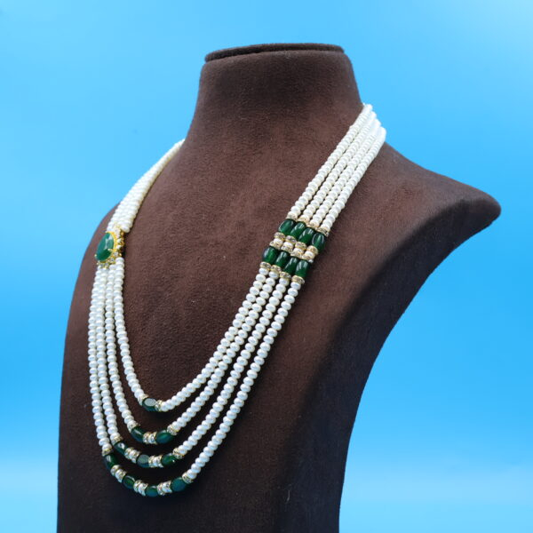 Alternative view of Emerald Side Brooch Pearl necklace