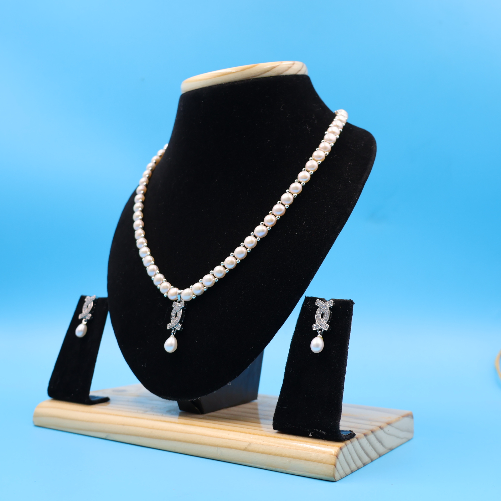 CZ Pendant Button Pearl Necklace - Image 2