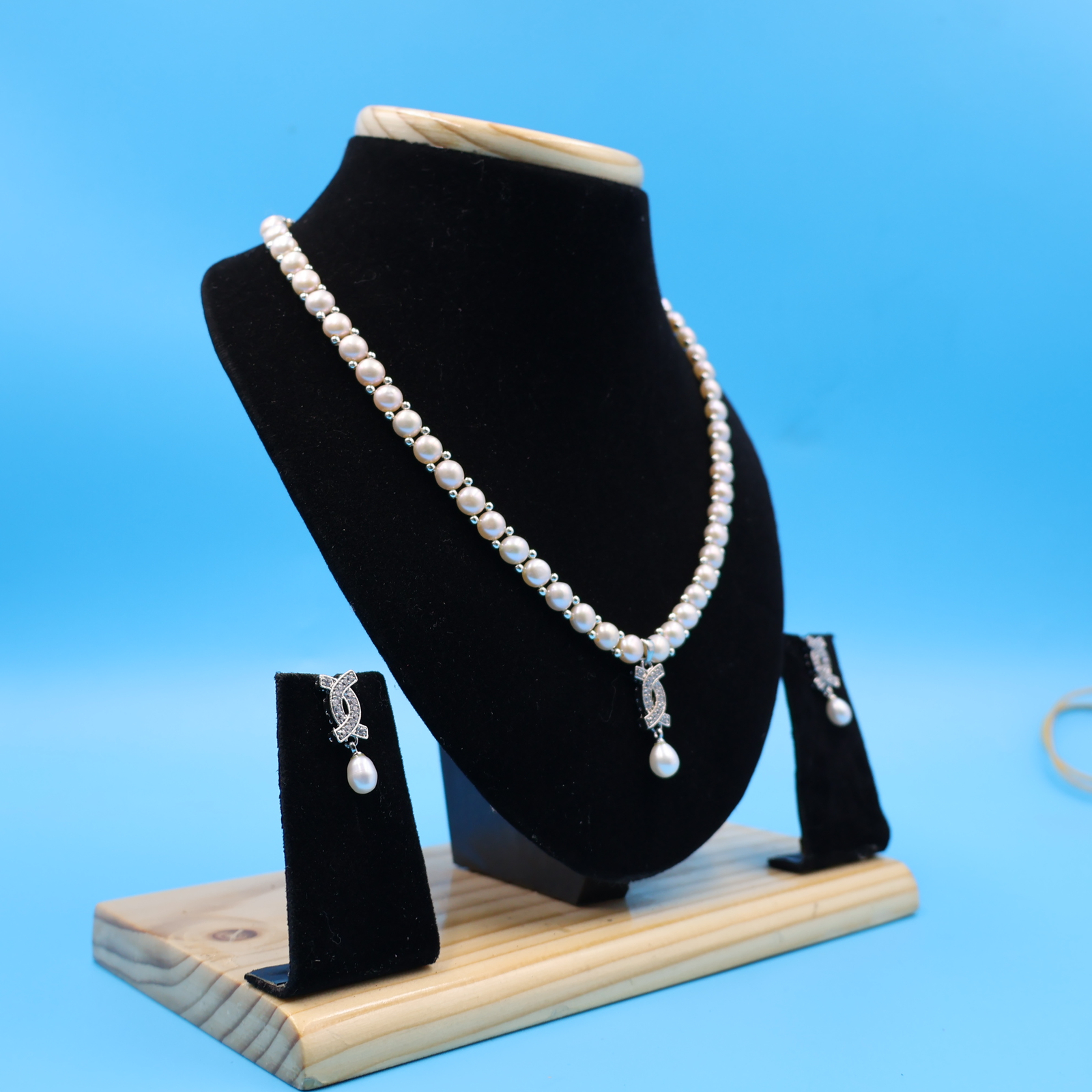 CZ Pendant Button Pearl Necklace - Image 3