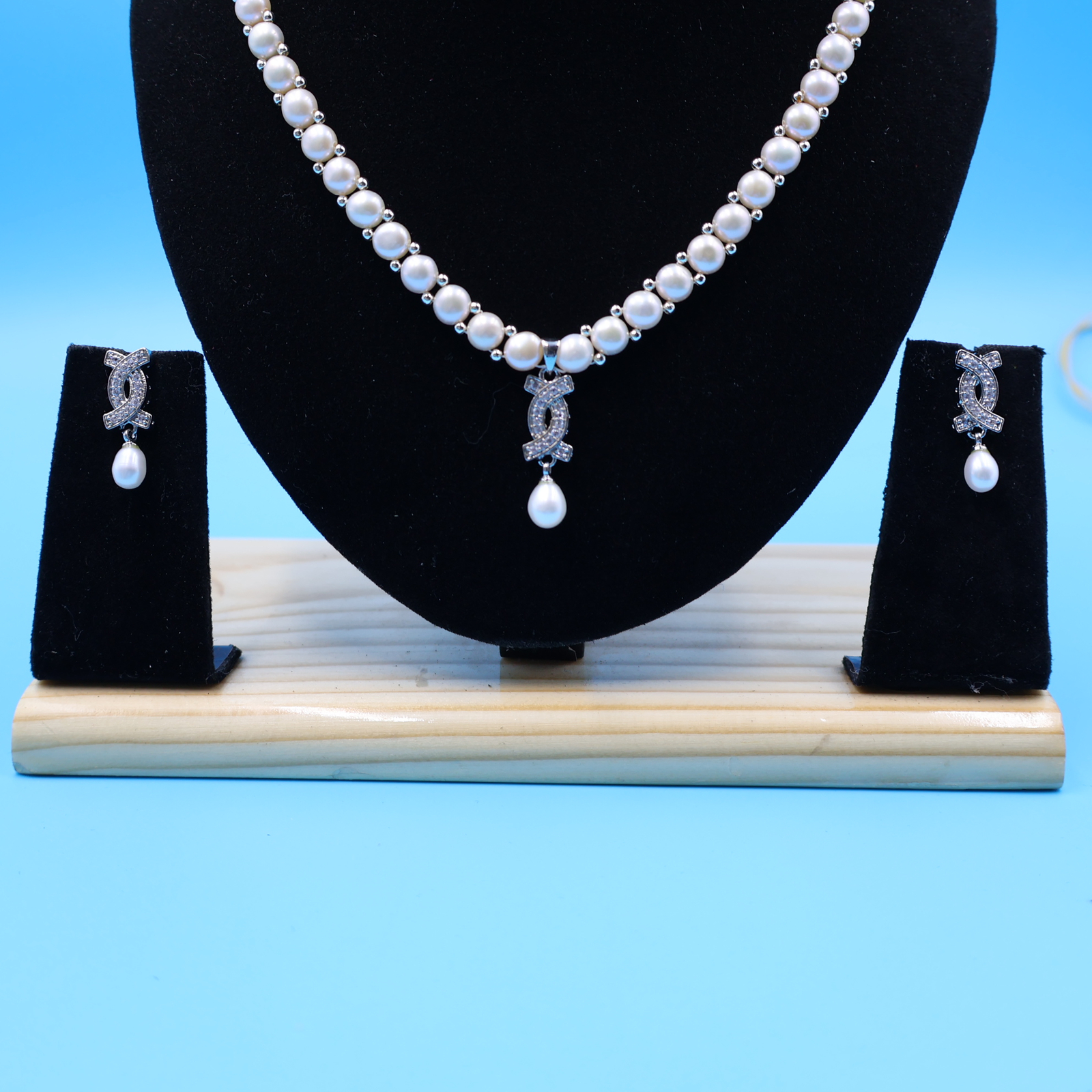 CZ Pendant Button Pearl Necklace - Image 4