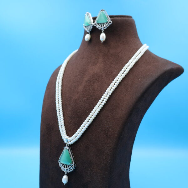 Alternative view of Two layer Pearl Necklace Set