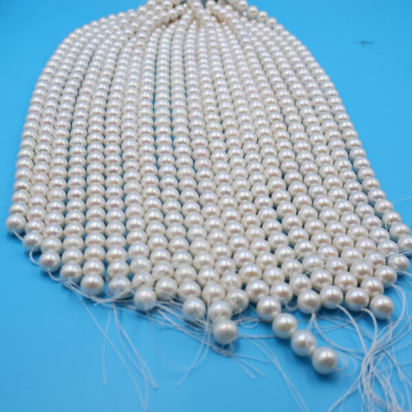 Alternative view of 12 MM Round Loose Pearls