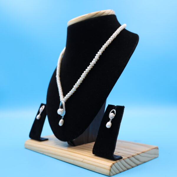 Alternative view of Single layer pendant Pearl Necklace