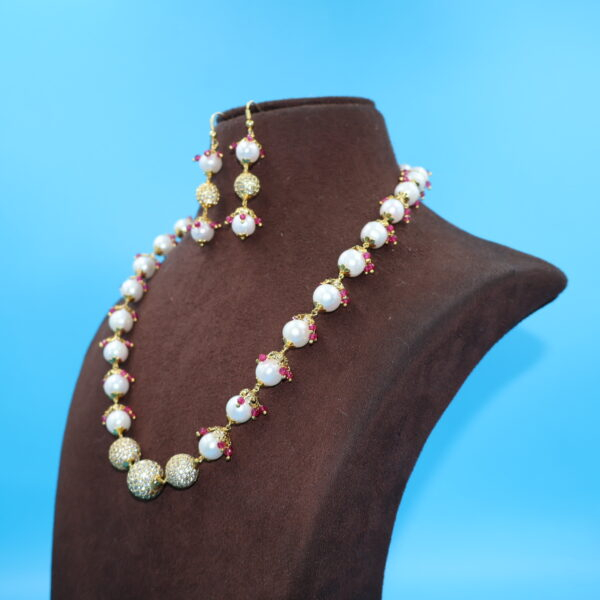 Alternative view of Luxurious CZ pearl necklace Set