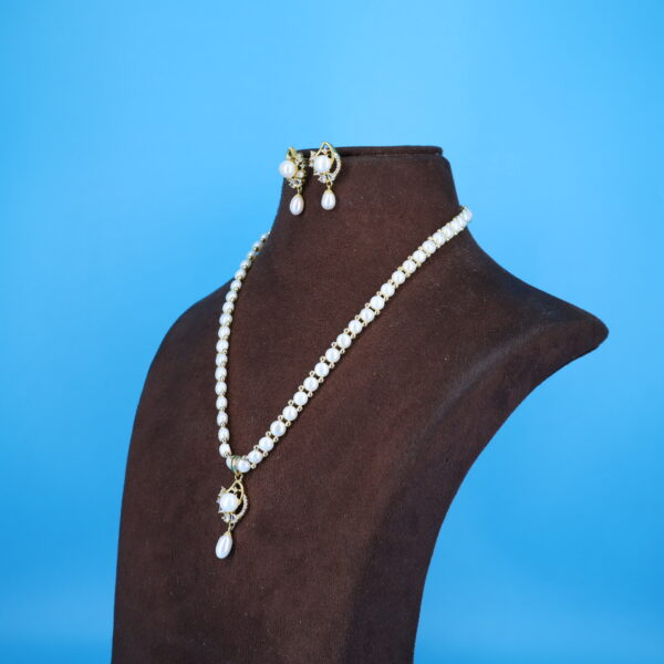 Alternative view of Pendant Button Pearl Necklace