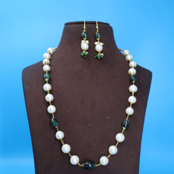 Alternative view of Emerald Pearl Taar Mala