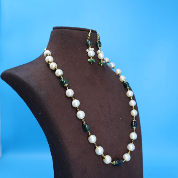 Alternative view of Emerald Pearl Taar Mala
