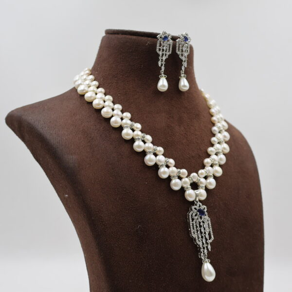 Alternative view of Pendant Button Pearl Necklace Sets