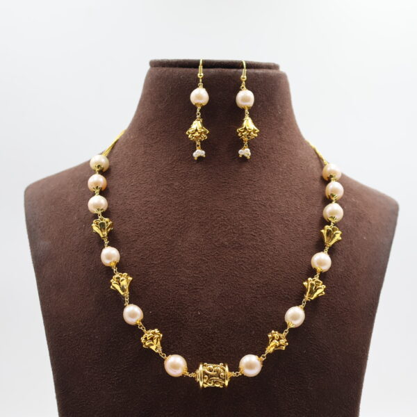 Alternative view of Single layer Pearl Taar Mala