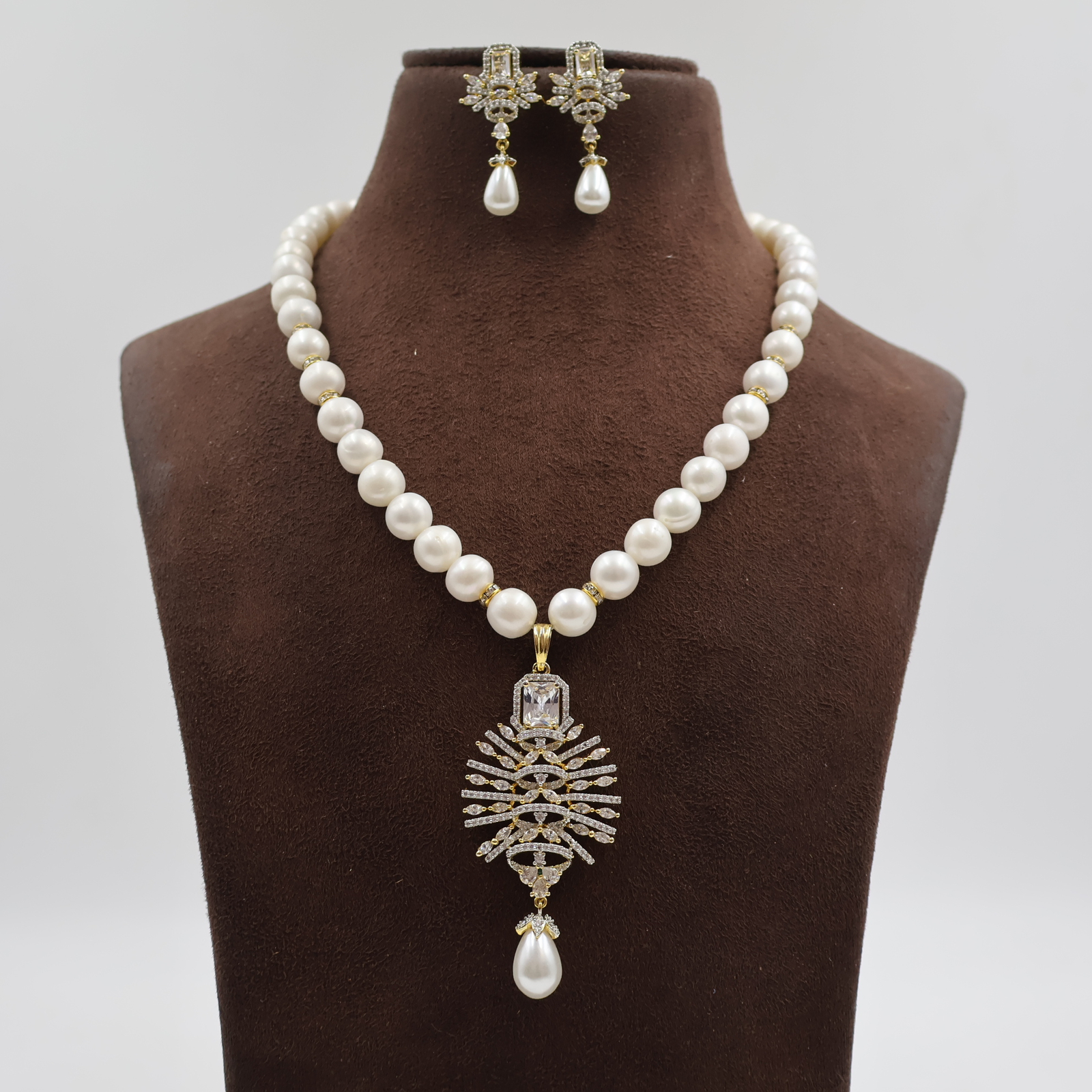 Royal Pearl Pendant Necklace Set - Image 2