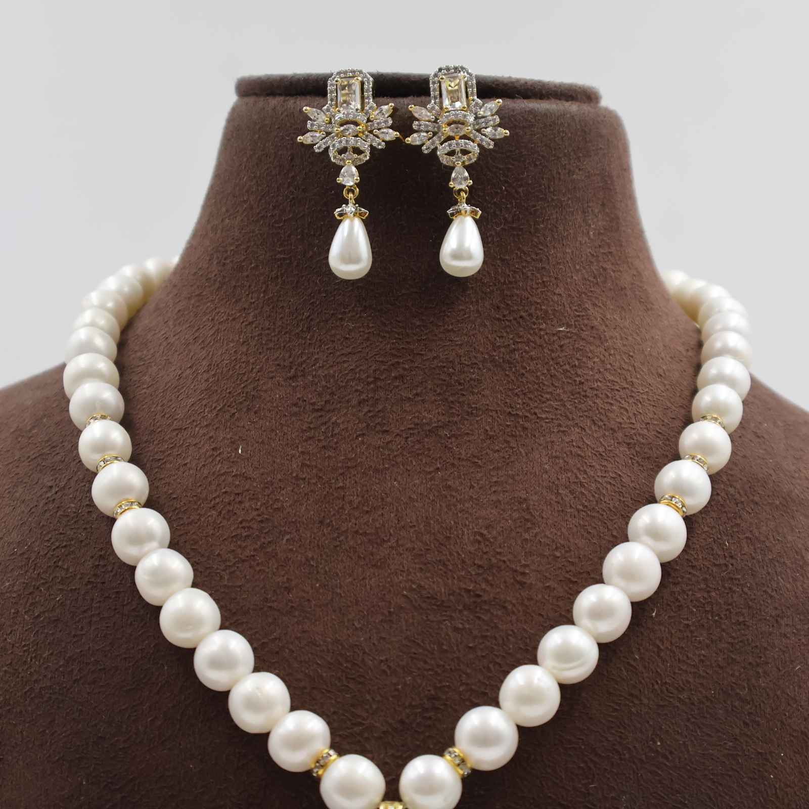 Royal Pearl Pendant Necklace Set - Image 5