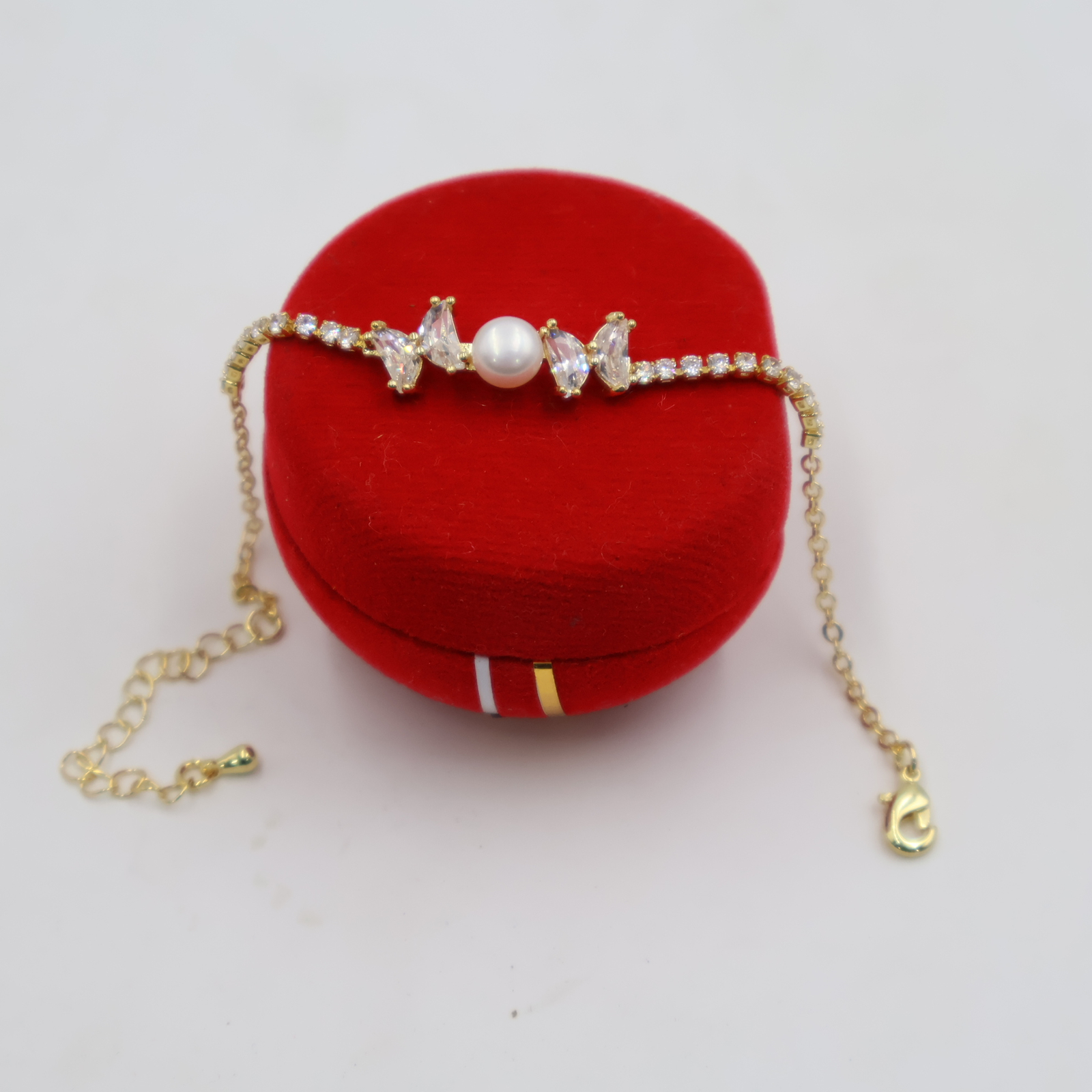 Elegant Pearl Crystal Gold Bracelet - Image 3