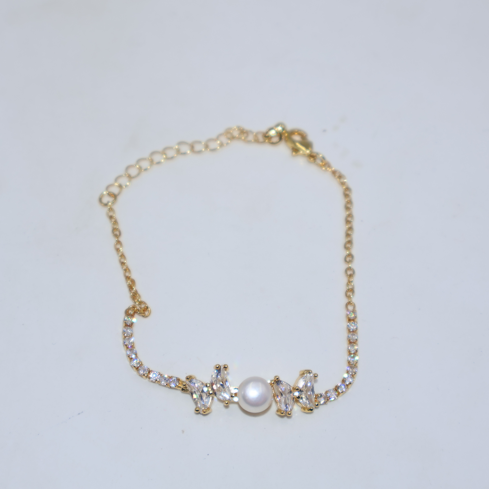 Elegant Pearl Crystal Gold Bracelet - Image 4
