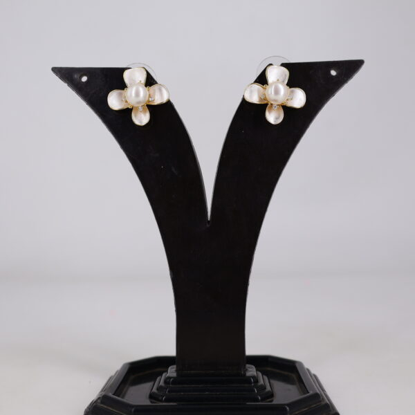 Alternative view of Classic Floral Pearl Stud Earrings Sets