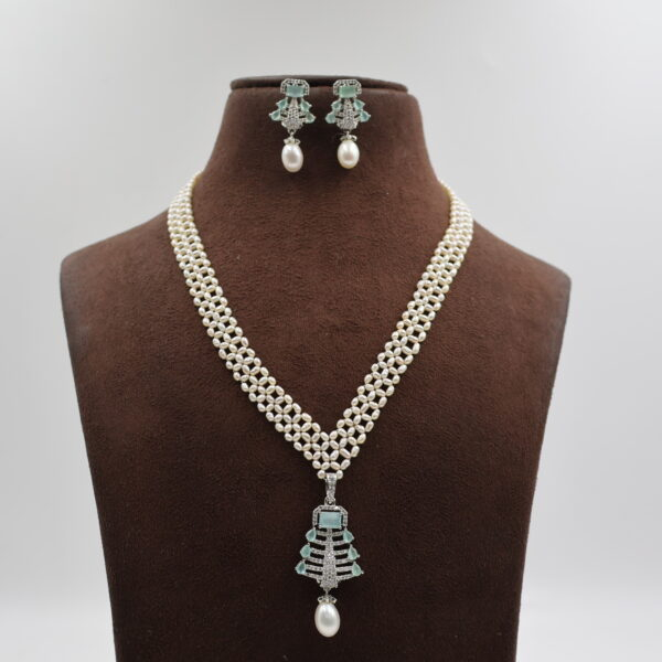 Alternative view of Emerald Pearl Bridal Necklace Set