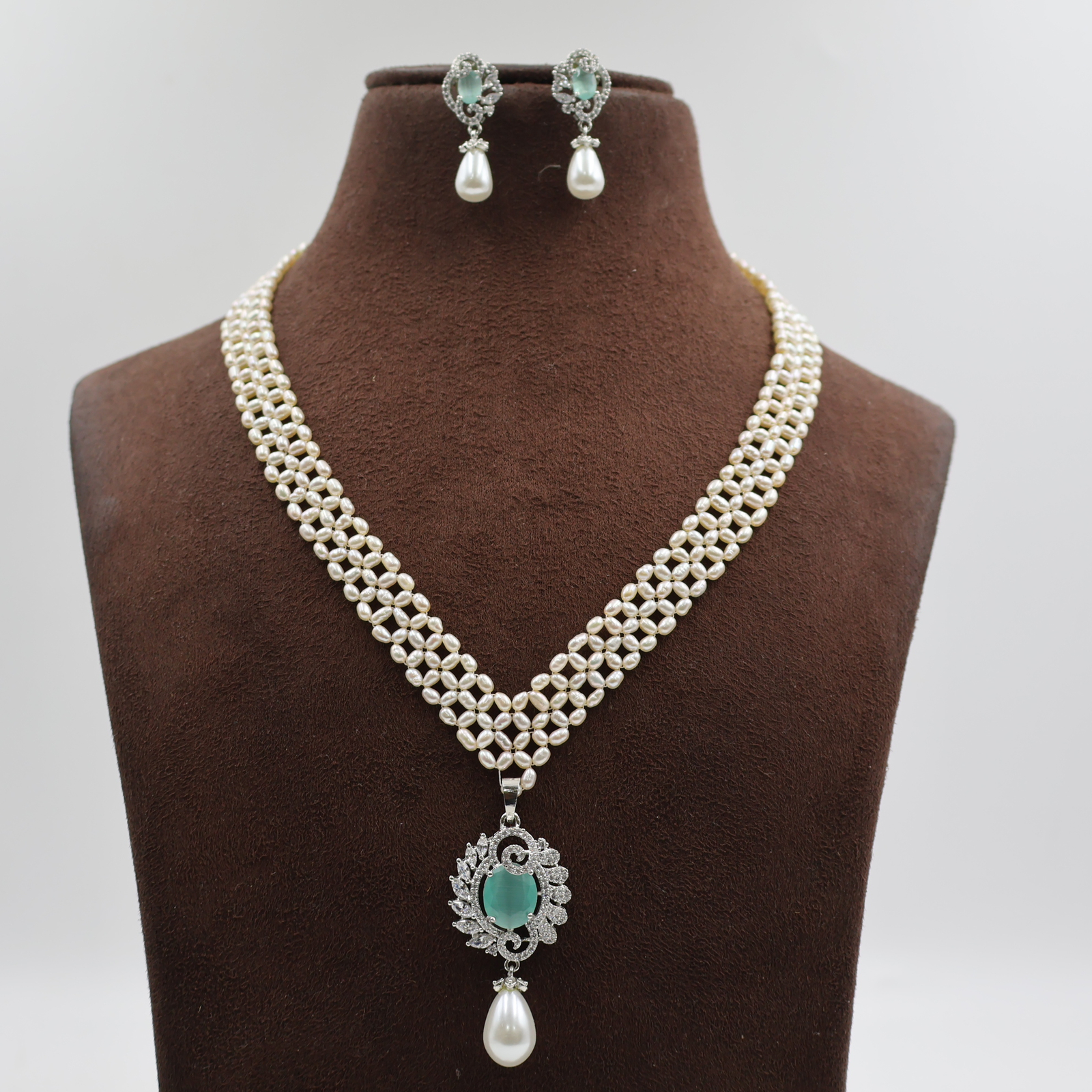 Emerald Pearl Designer Necklace Set - Image 2