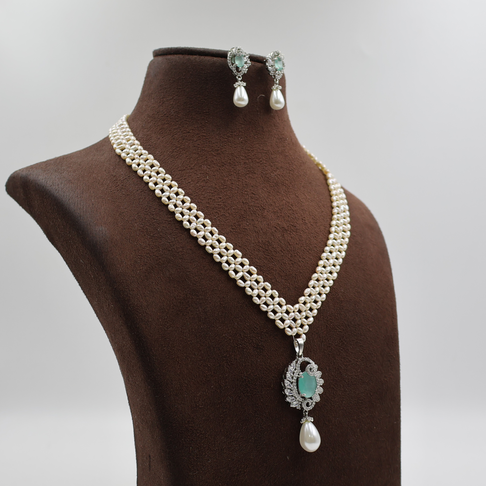 Emerald Pearl Designer Necklace Set - Image 3
