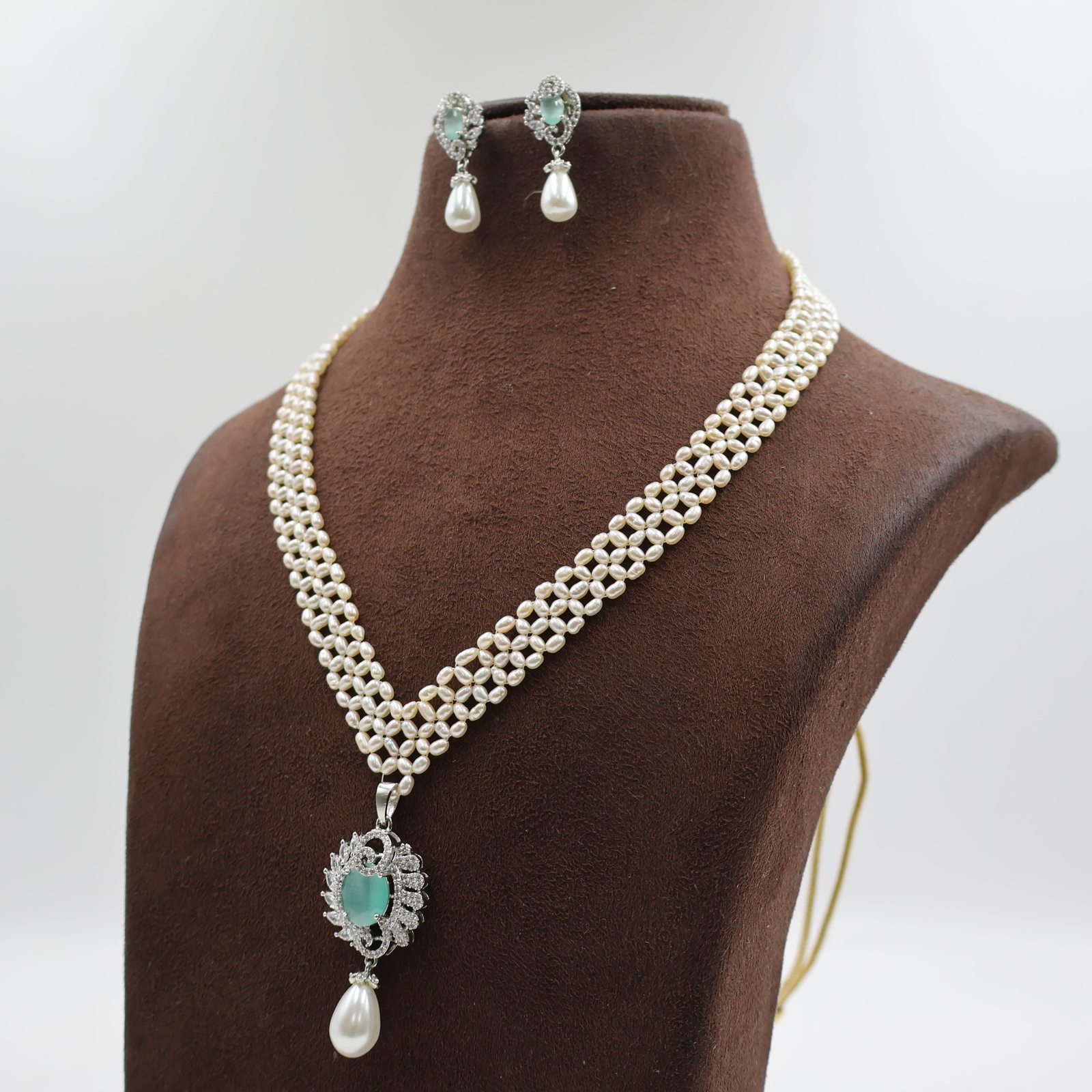 Emerald Pearl Designer Necklace Set - Image 4