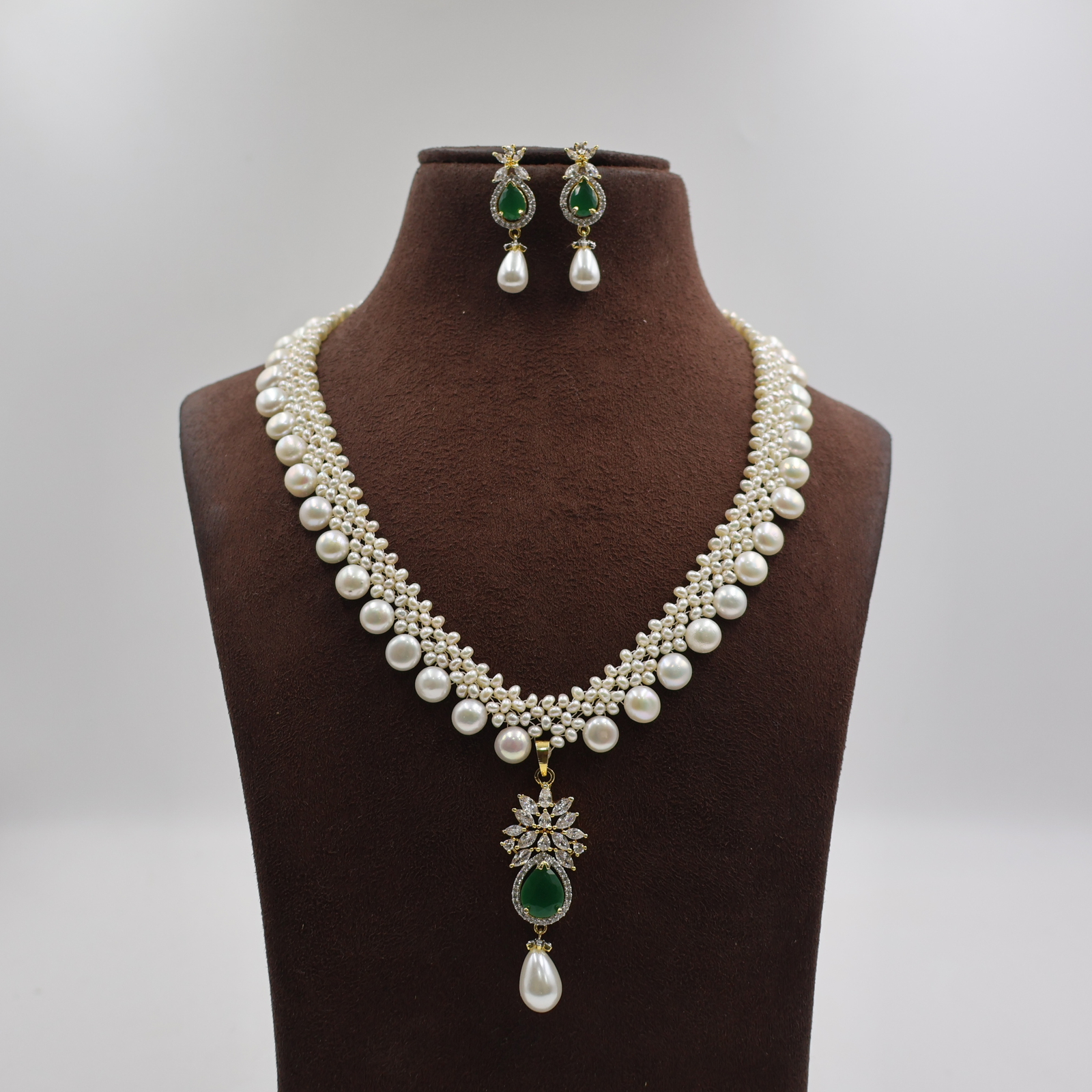 Emerald Green Stone Pearl Necklace Set - Image 2