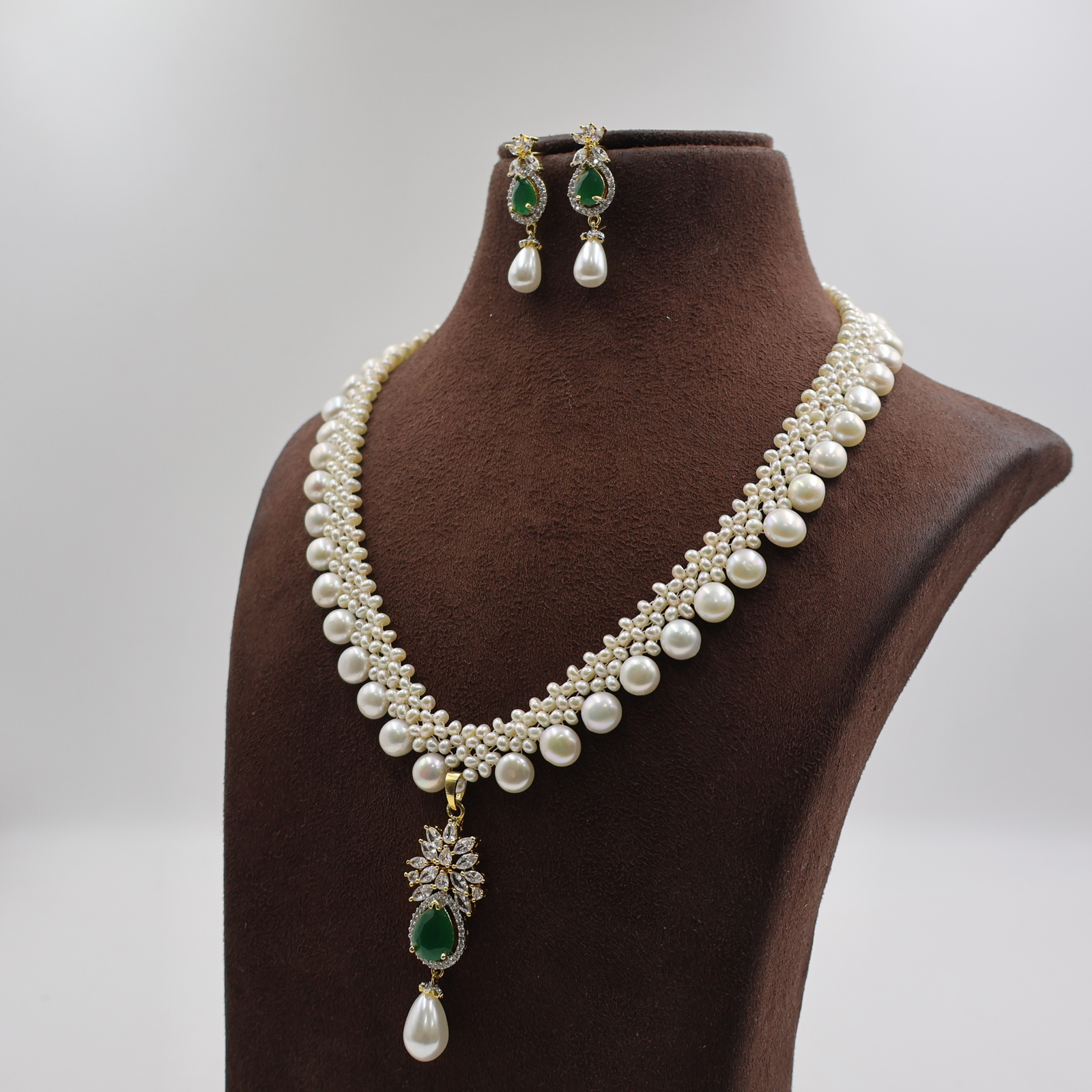 Emerald Green Stone Pearl Necklace Set - Image 4