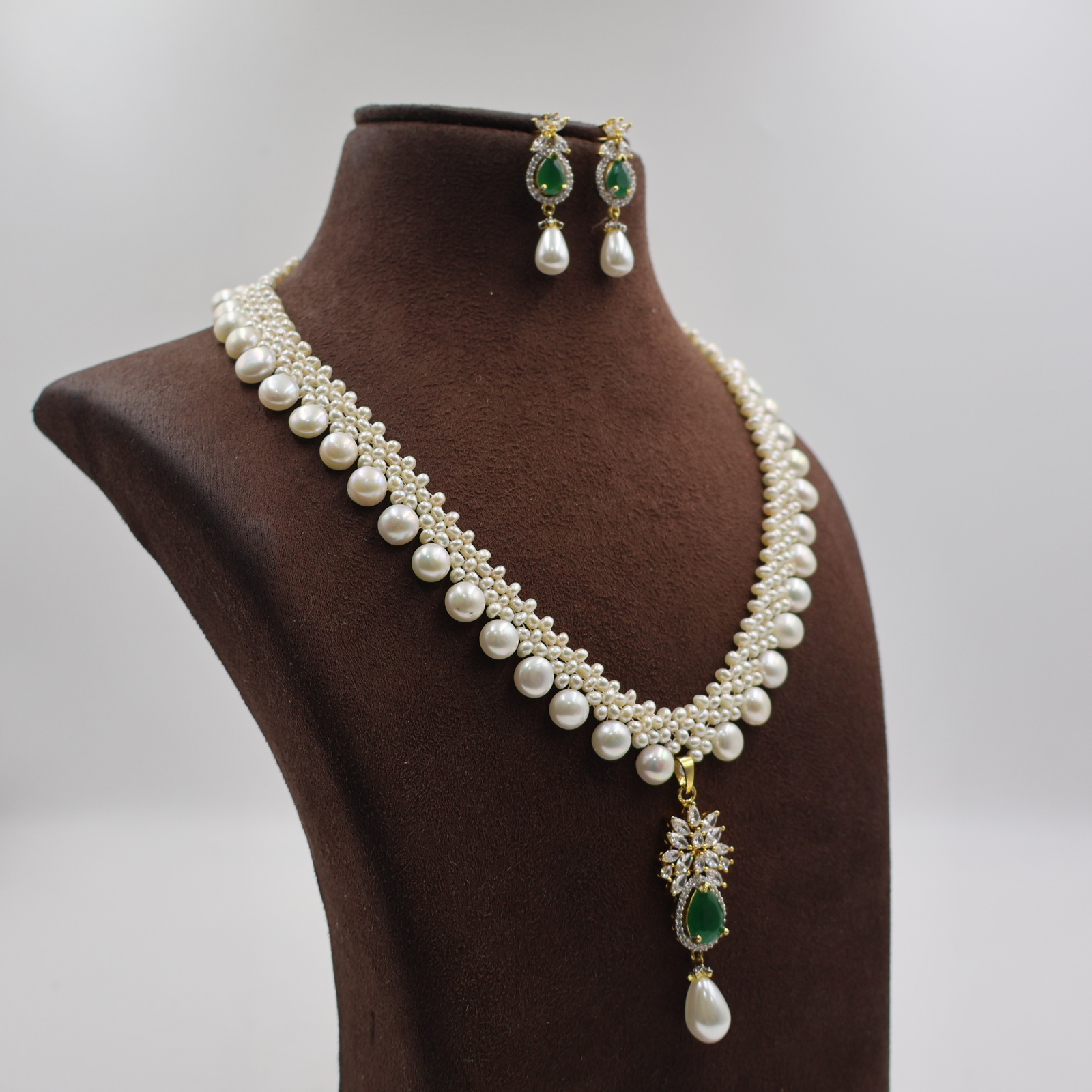 Emerald Green Stone Pearl Necklace Set - Image 3