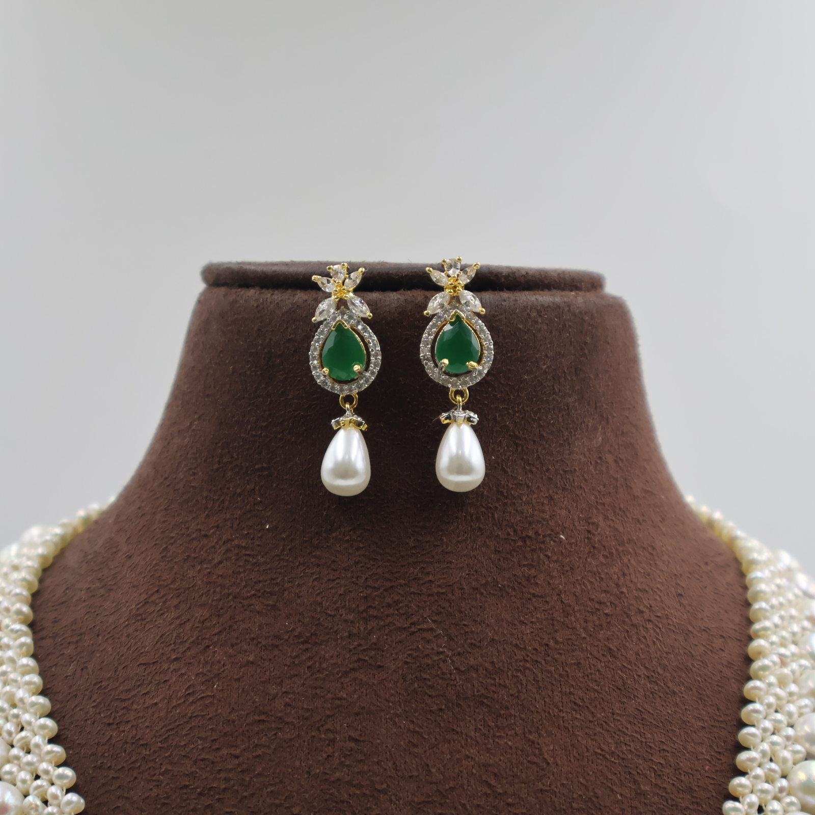 Emerald Green Stone Pearl Necklace Set - Image 5
