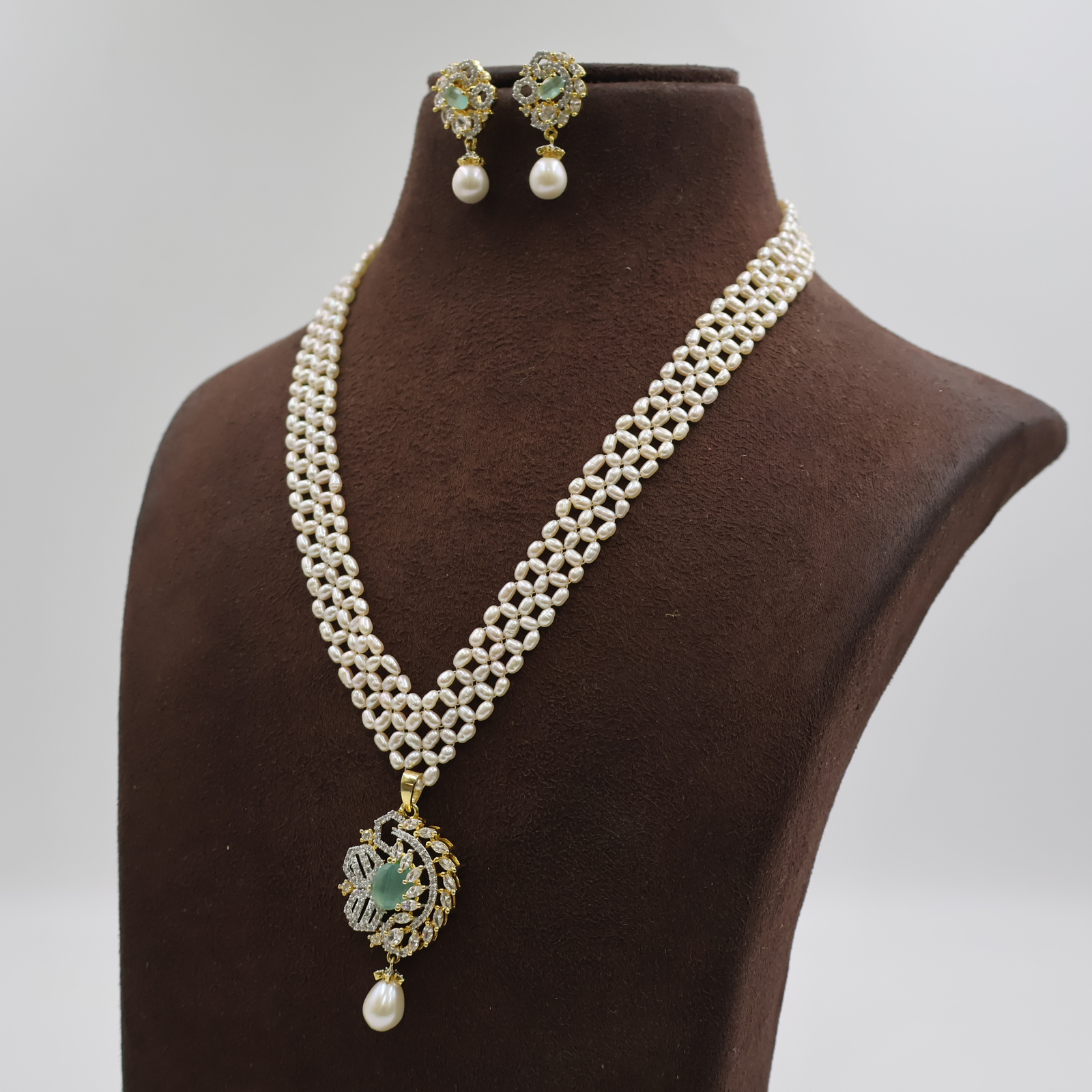 Triple Woven Pearl Necklace Set - Image 4