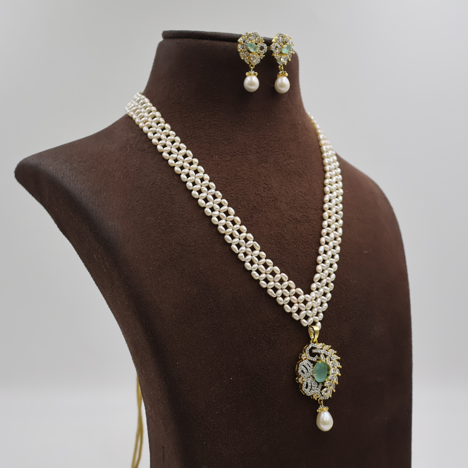 Triple Woven Pearl Necklace Set - Image 3