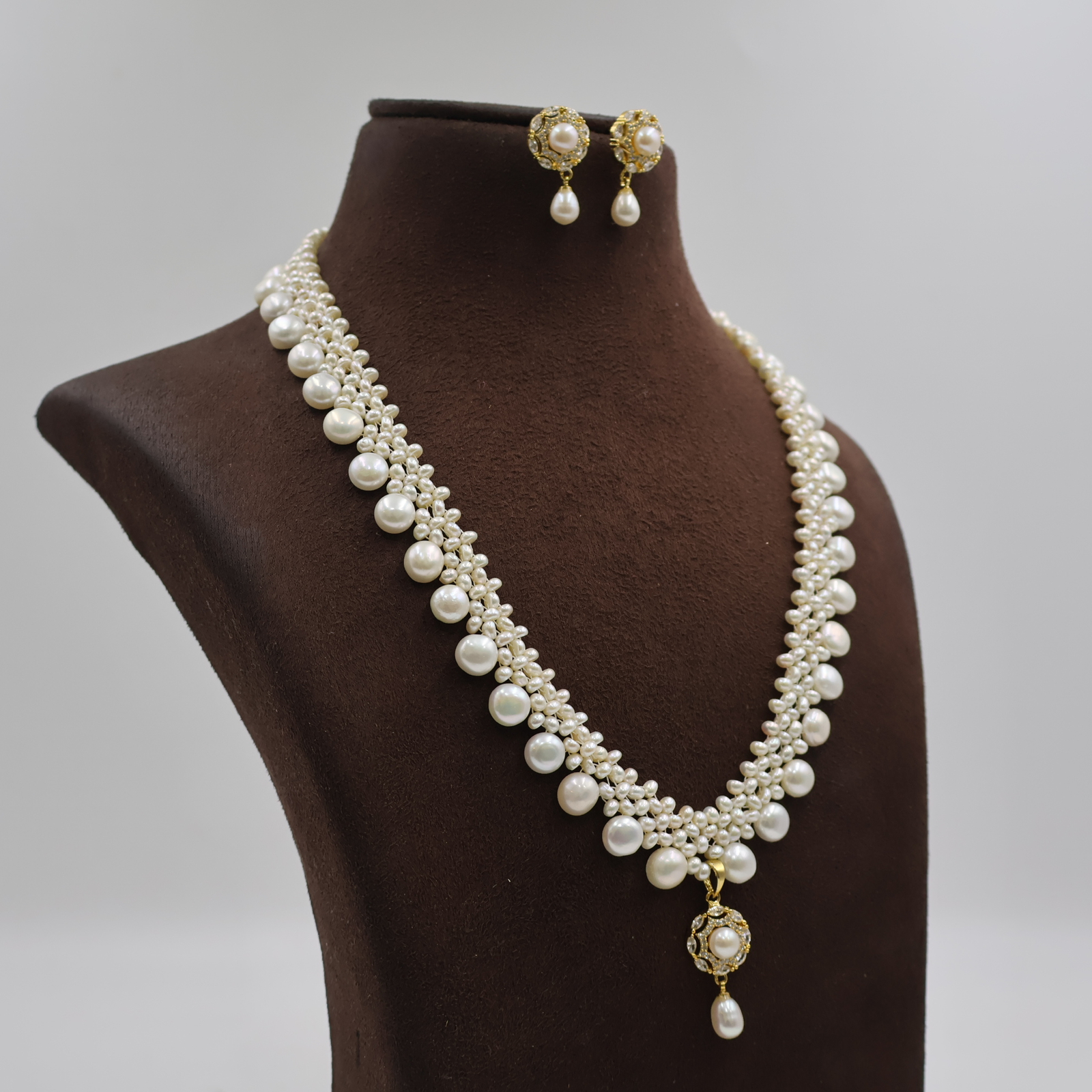 Traditional Single Layer Pearl Necklace Set - Image 3