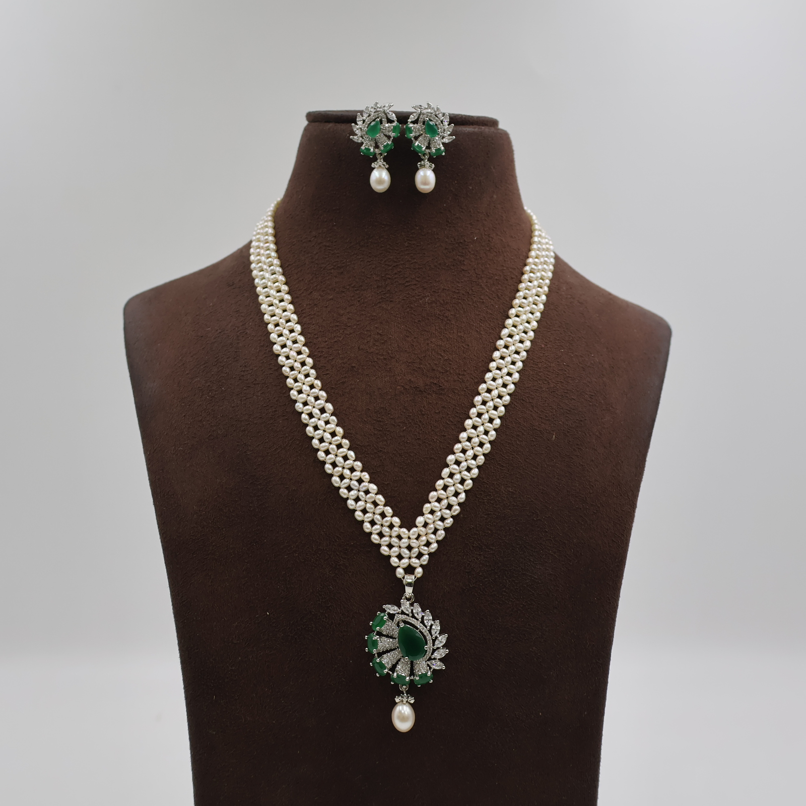 Single Layer Green Stone Pendant Pearl Necklace Set - Image 2