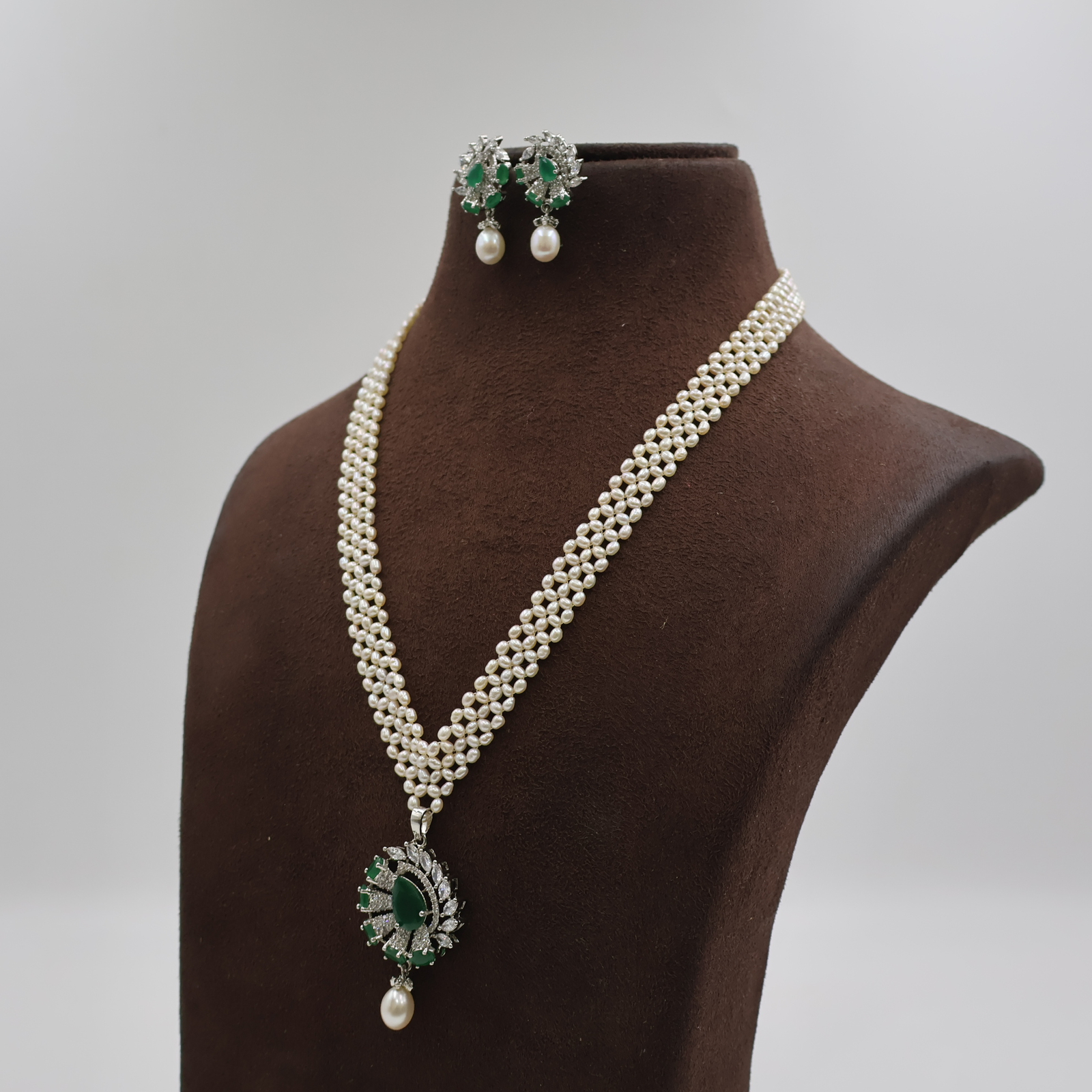 Single Layer Green Stone Pendant Pearl Necklace Set - Image 4