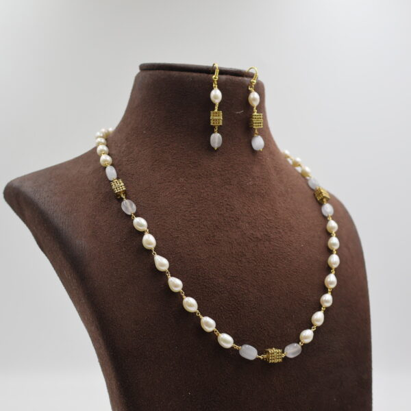 Alternative view of Grey Stone Oval Pearl Tar mala