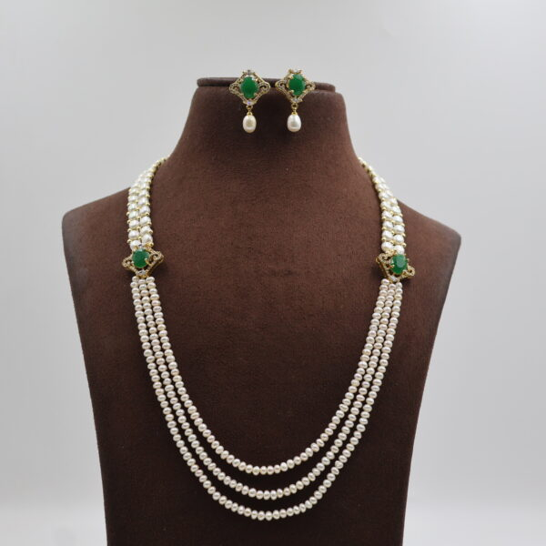 Alternative view of Emerald Side Brooch Pearl Necklace