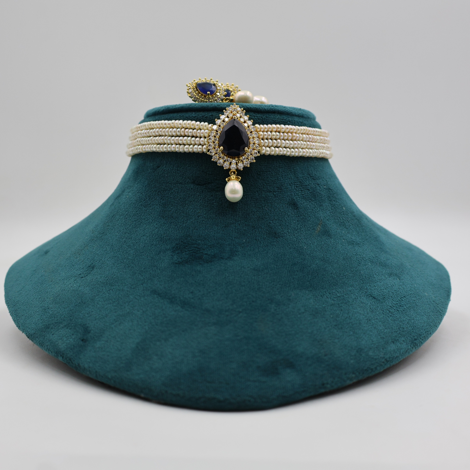 Black Stone Pendant Pearl Choker - Image 3