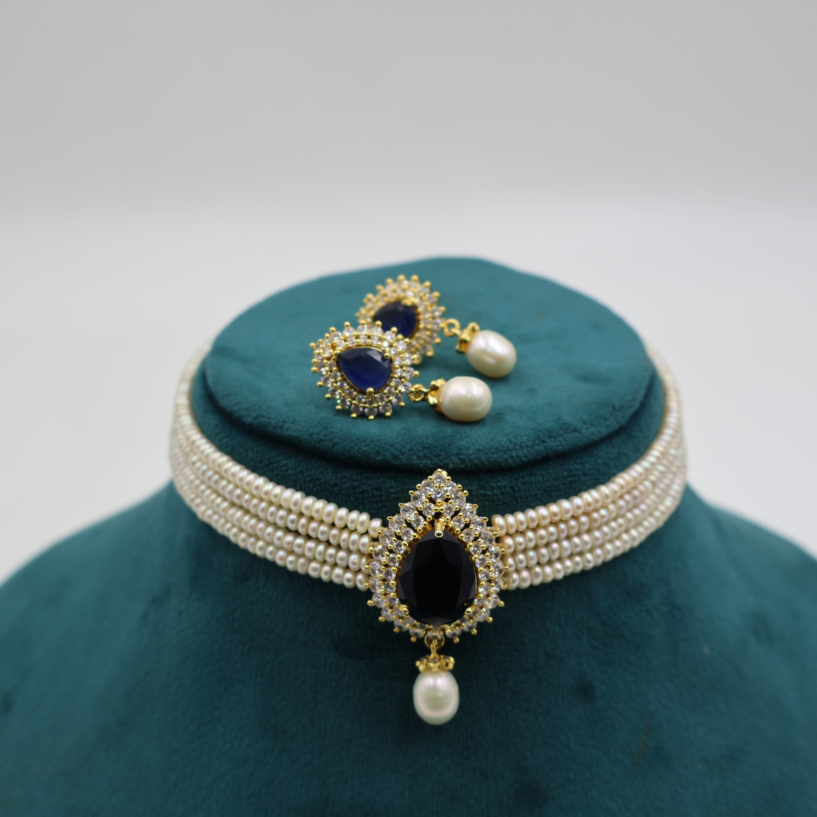 Black Stone Pendant Pearl Choker - Image 4