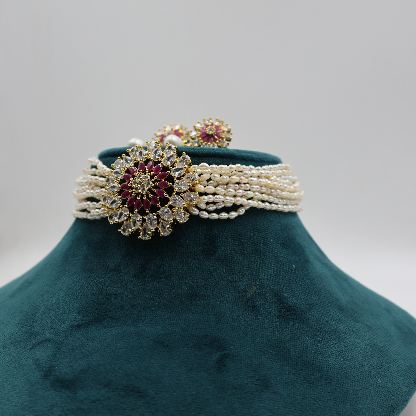 CZ Pendant Pearl Choker - Image 3