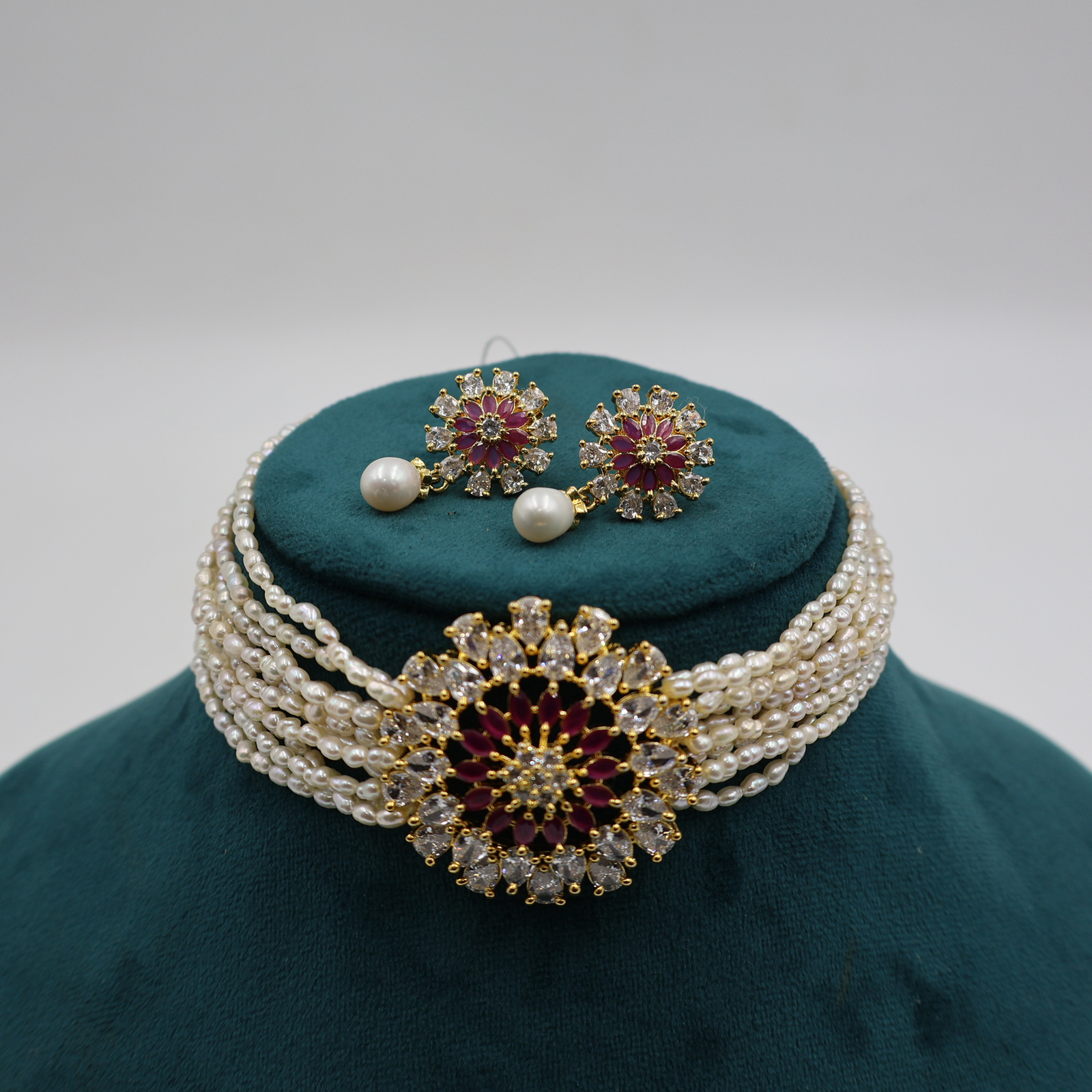 CZ Pendant Pearl Choker - Image 4