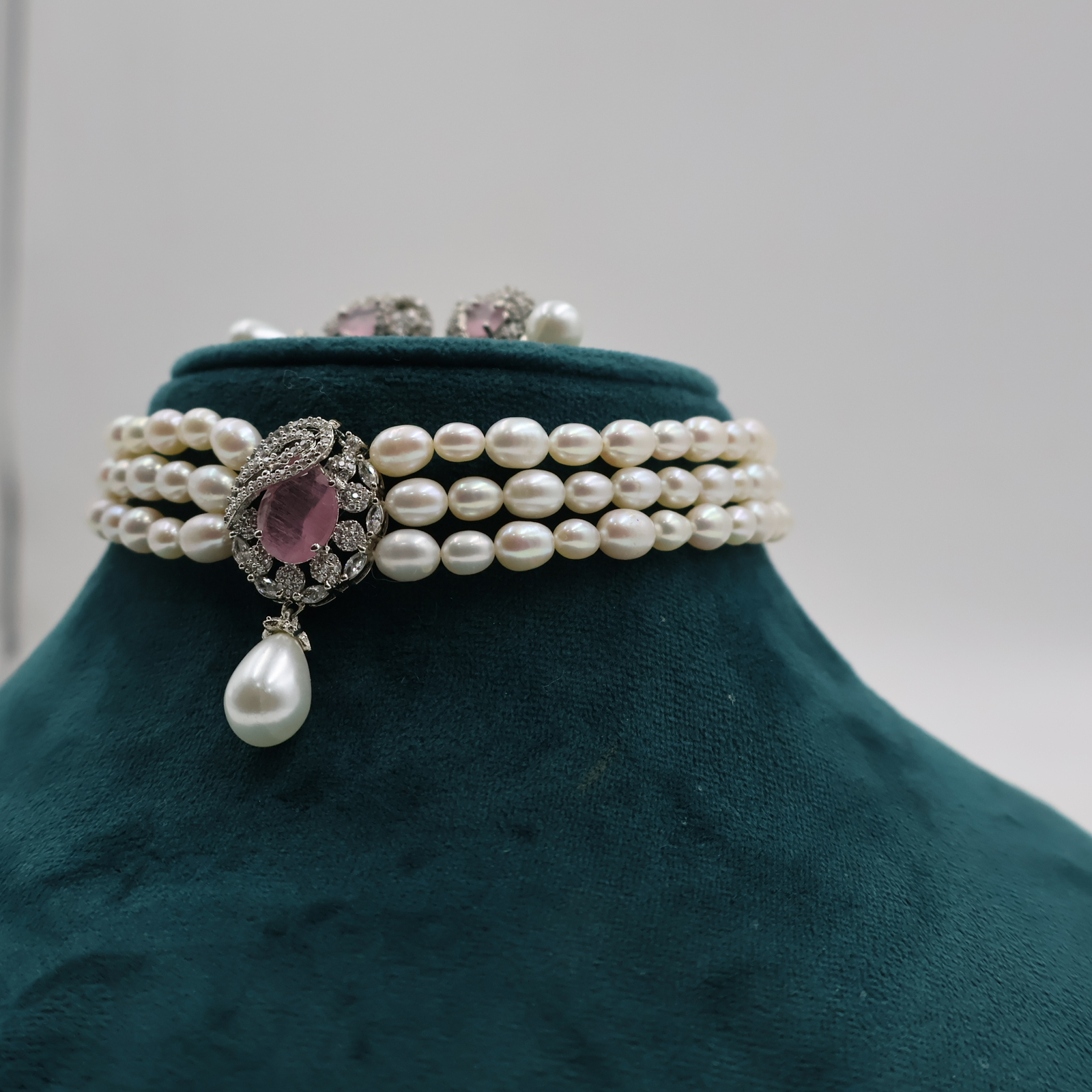 CZ Pendant Oval Pearl Choker - Image 3