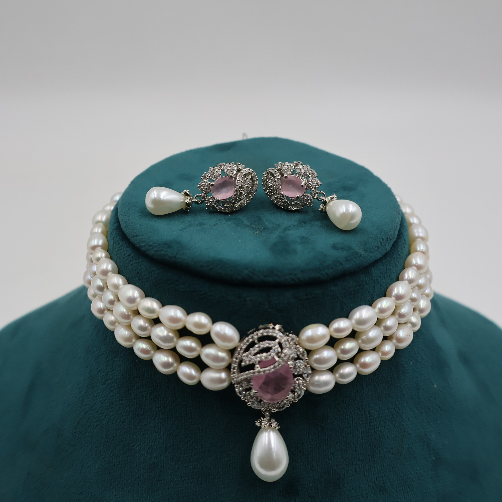 CZ Pendant Oval Pearl Choker - Image 4