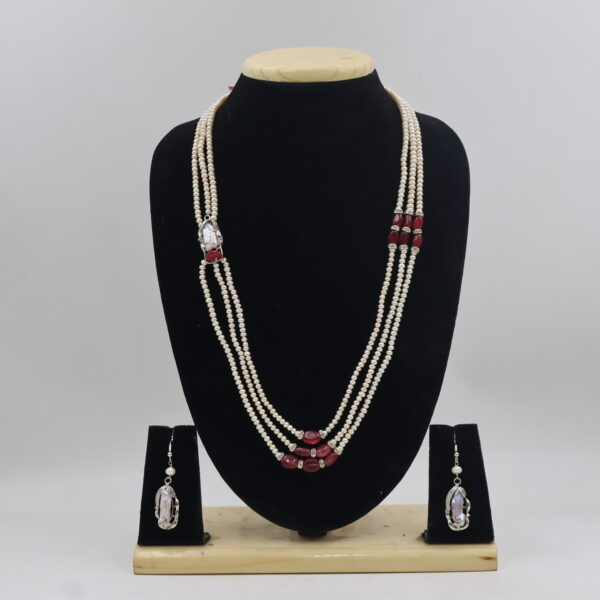 Alternative view of Ruby Stone Side BroochPearl Necklace
