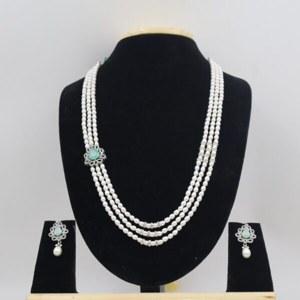Alternative view of Oval Side Brooch Emerald Pendant Necklace