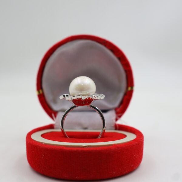 Alternative view of Flower Type Pearl Finger Ring