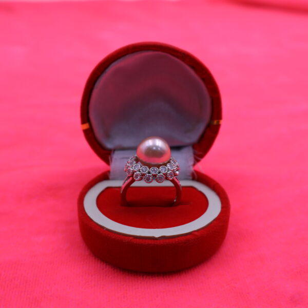 Alternative view of Pearl Finger Ring
