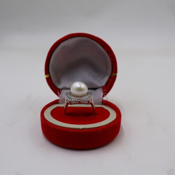 Alternative view of Pearls Finger Ring