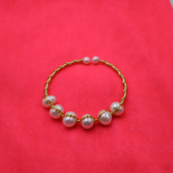 Alternative view of Pearl Braclet
