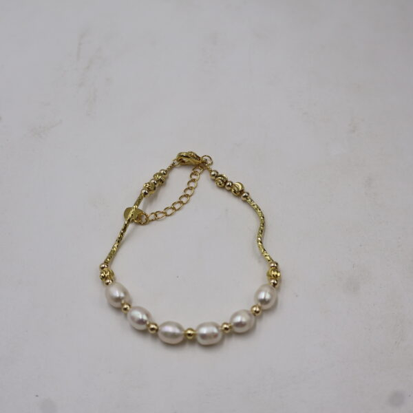 Alternative view of Pearl braclet