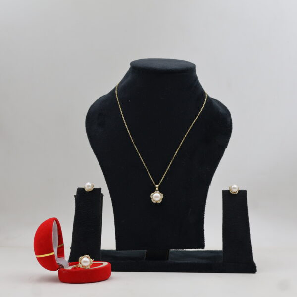 Alternative view of Pearls Chain Necklace