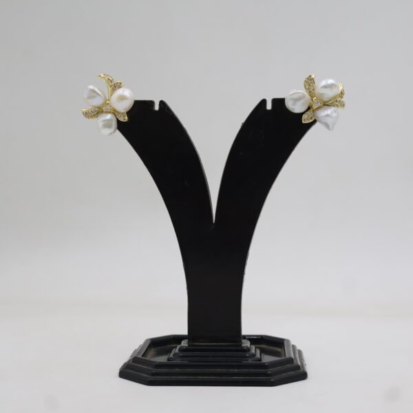 Alternative view of Mother Of Pearl Stud