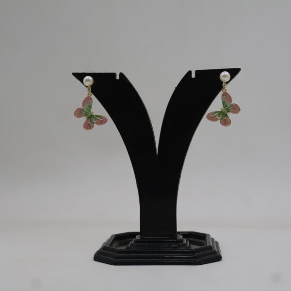 Alternative view of Buttefly Design Pearl Earring